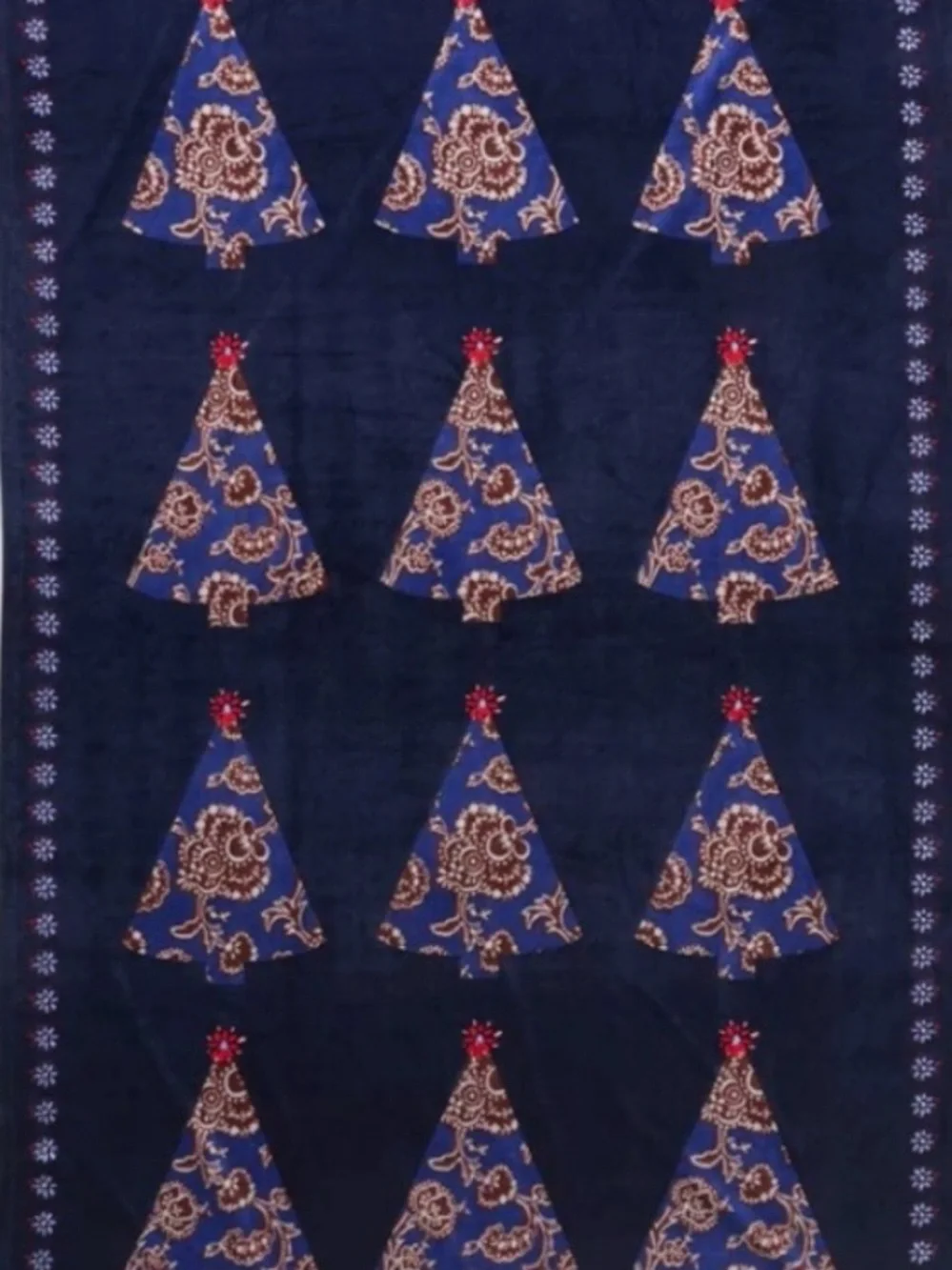 VERA BRADLEY Holiday Tree Pattern Navy Throw Blanket